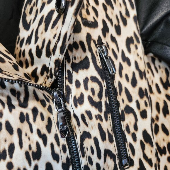 Leopard GUESS trench coat with faux leather sleeves and belt - Picture 4 of 7